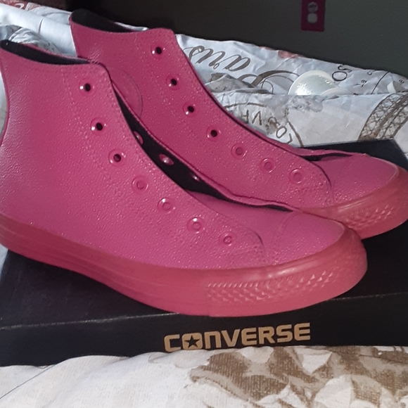 hot pink leather converse